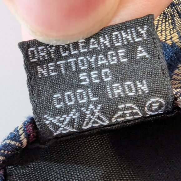 Hugo Boss Floral Raspberry Print Silk Tie - Made in Italy - Picture 7 of 9